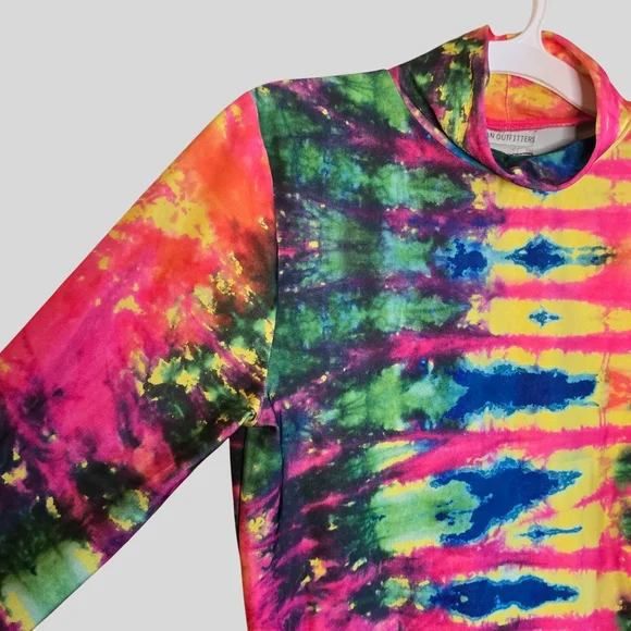 Urban Outfitters Atlas Tie-Dye Turtleneck Top Womens Size Medium Rainbow Stretch - Picture 4 of 11